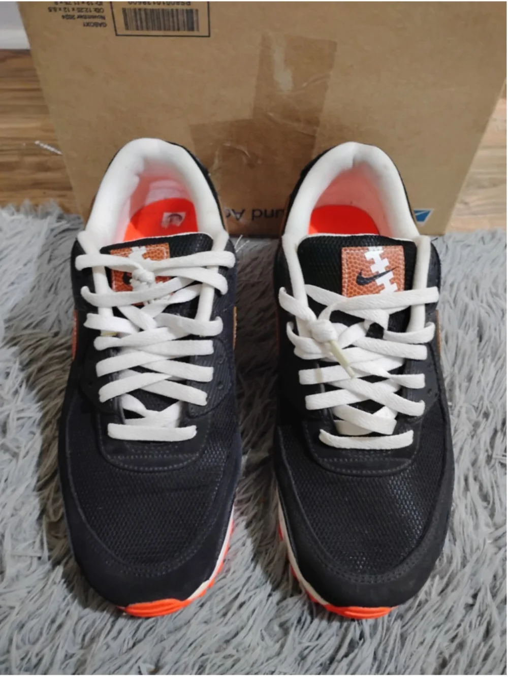 Nike Air Max 90 Football Swoosh Men Size 10.5 Black Orange Sneakers DJ5981-001